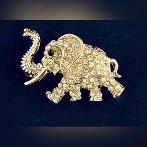 ELEPHANT SILVER CRYSTALS Brooch Cute Trunk Circus Shiny Glittery Adorable